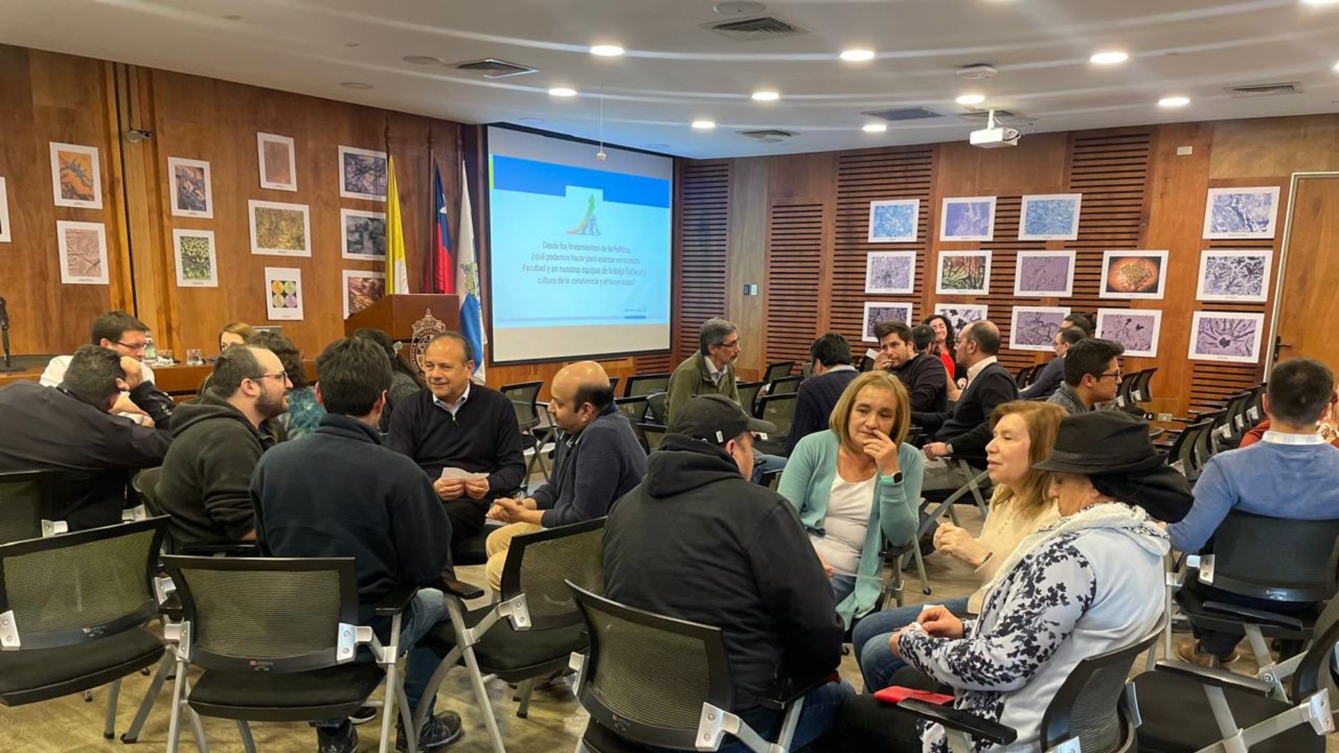 La oficina OMBUDS UC visita la Facultad de Física 